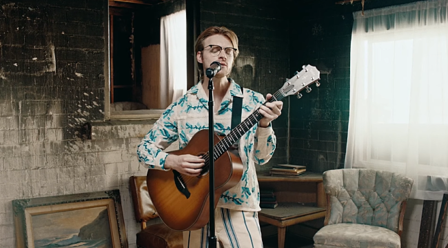 「フィニアス、映画『ディア・エヴァン・ハンセン』サントラ収録曲「A Little Closer」のパフォーマンス映像公開」1枚目/3