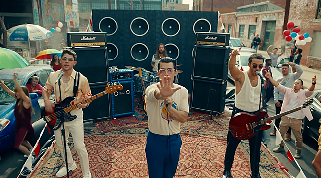 「ジョナス・ブラザーズ、新曲「Who’s In Your Head」MV公開＆ファンをディナーに招待する企画発表」1枚目/3