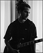 「FKJ、入手困難となっていた『Ylang Ylang』国内盤CDが新装盤で再発決定」1枚目/2