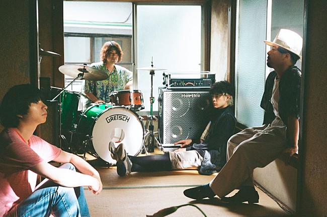 「クリープハイプ、ニューアルバム『夜にしがみついて、朝で溶かして』ジャケット＆全収録曲を発表」1枚目/2