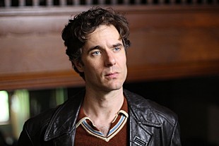 「ジョニー・フリン演じるデヴィッド・ボウイが歌唱、映画『スターダスト』本編映像」