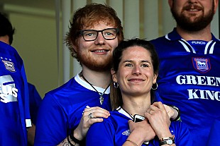 「エド・シーラン、妻へのプロポーズが失敗しかけた過去を語る」