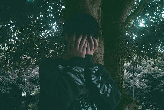 「大橋ちっぽけ、ミニALより「沈黙の少年」ライブミュージックビデオ公開」1枚目/2