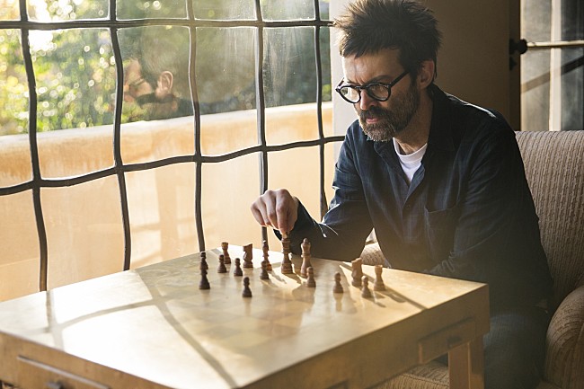 「イールズ、ジョン・パリッシュと制作したニューALから「Good Night On Earth」のMV公開」1枚目/2