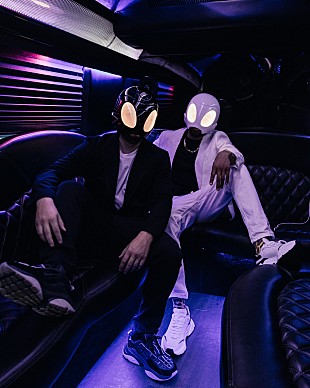 「マーティン・ギャリックス＆メイジャーによるAREA21、新曲「Own the Night」のMV公開」