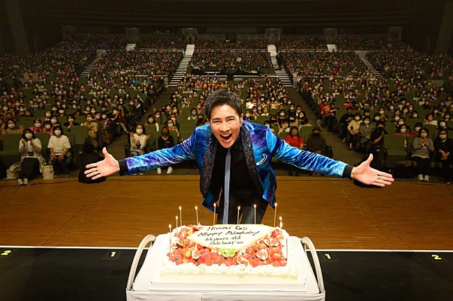 「郷ひろみ、66歳バースデーライブでファンに感謝　ツアー映像作品のリリースも決定」1枚目/2