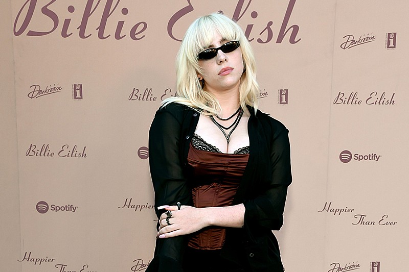 ビリー・アイリッシュ、初のフレグランス“Eilish”を発表