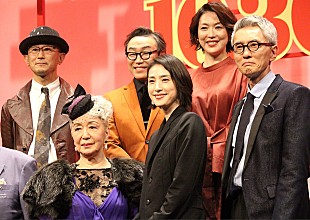 「天海祐希、88歳の草笛光子を花束で祝福　「いつまでもかわいらしい草笛さんでいて」」