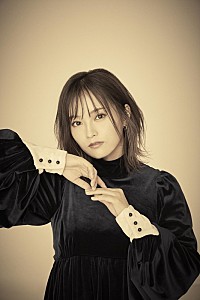 ☞☞ 山本彩 あいまって。直筆サイン入り 200x_sub_image234214.jpg