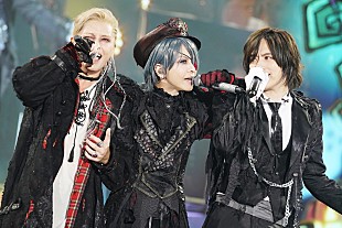 「HYDE×手越祐也のキス、DAIGOも合わせた3人での「GLAMOROUS SKY」など披露【黒ミサ Halloween】」