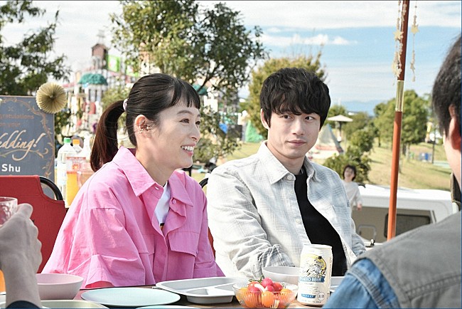 「「ハンオシ」“百瀬”坂口健太郎と“明葉”清野菜名のハグ　「ついに恋のフラグ立っちゃって面白くなってきた」」1枚目/1