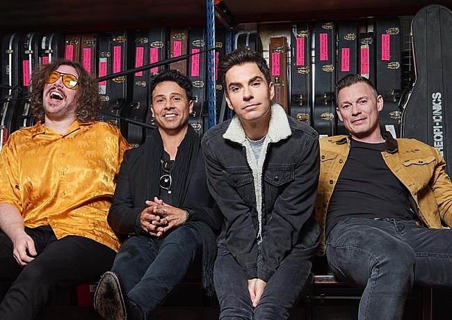 「ステレオフォニックス、アンセミックなロック・ナンバー「ドゥ・ヤ・フィール・マイ・ラヴ？」のMV公開」1枚目/2