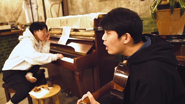 「折坂悠太×中村佳穂、モーニング娘。「ザ☆ピ～ス！」カバー映像フル公開」1枚目/1