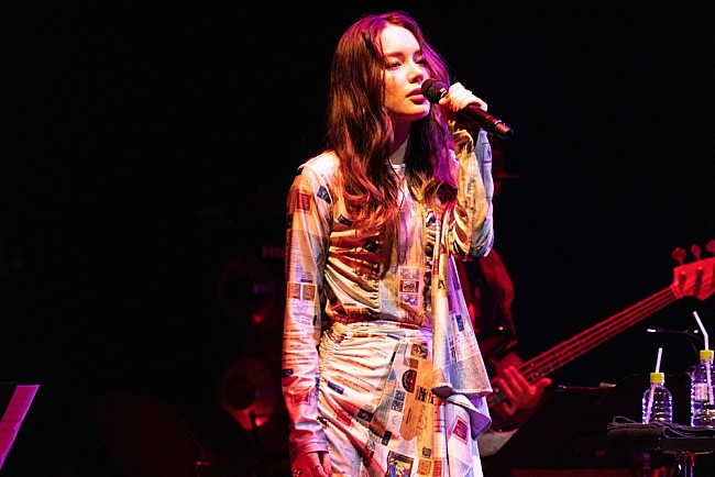 「＜ライブレポート＞安田レイが「大切な“あなた”」に届けた特別な日　JQ（Nulbarich）も登場したビルボードライブ東京公演」1枚目/18