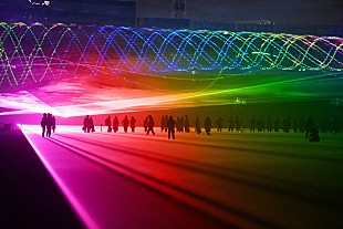 「やくしまるえつこ『わたしは人類』音と光に包まれる超巨大空間が出現」