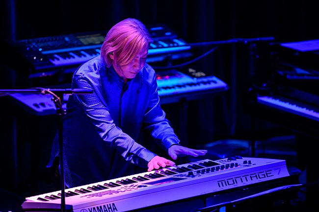 「＜ライブレポート＞小室哲哉、単独公演となる注目の最新ステージで、再起動の幕開けを飾る」1枚目/12