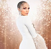 「ジェニファー・ロペス、主演映画『マリー・ミー』から第一弾シングル「オン・マイ・ウェイ」のMV解禁」1枚目/2