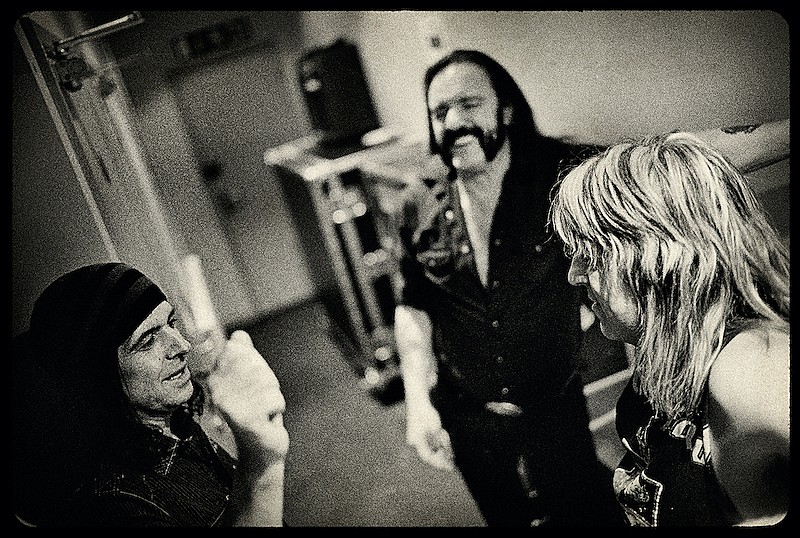 「(C)2021 Silver Lining Music Ltd.」5枚目/7