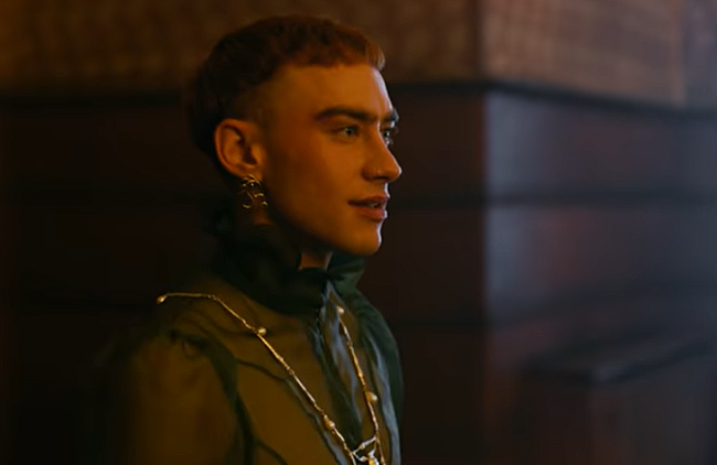 「イヤーズ＆イヤーズ、ギャランティスとの新曲「Sweet Talker」MVで華やかな舞踏会を駆け回る」1枚目/5