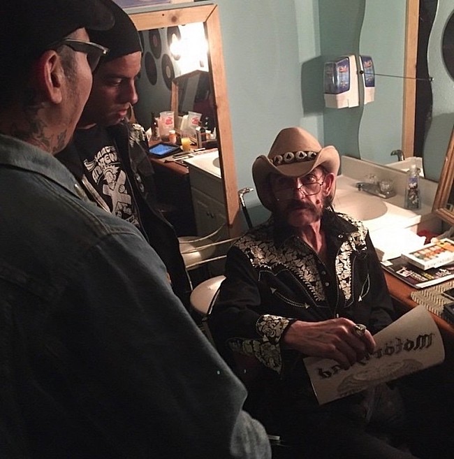 「（C）2021 Silver Lining Music Ltd.」2枚目/7