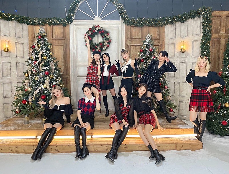 TWICEからの「メリークリスマス！」、YouTubeでのオンラインイベントで新曲披露 