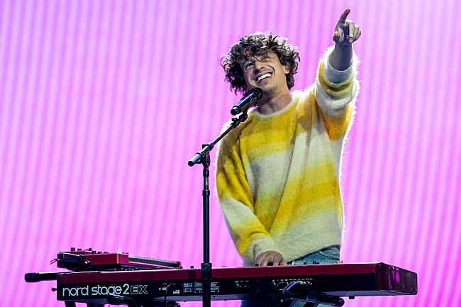 「チャーリー・プース、新型コロナ感染をファンに報告「ホリデー・シーズンを安全に過ごして」」1枚目/1