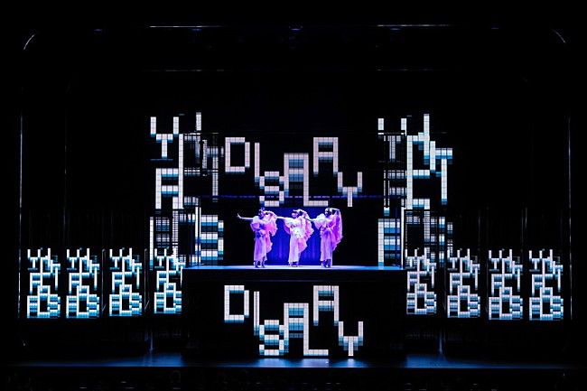 「Perfume、最先端の演出＆技術でデータを再構築する【Reframe Tour 2021】地元・広島で幕」1枚目/15