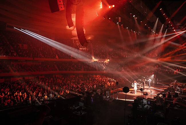 「THE ALFEE「ライブステージこそ不要不急ではない！」2年ぶりの有観客ライブ実現！ 再び武道館に轟いた「星空のディスタンス」ファン感涙」1枚目/5