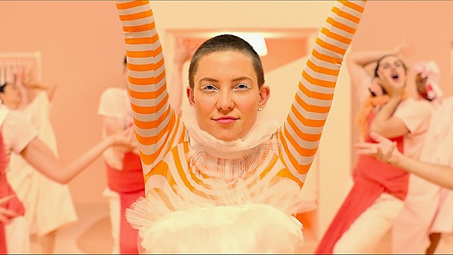 「【試写会プレゼント】シーア初監督映画『ライフ・ウィズ・ミュージック』試写に抽選でご招待」1枚目/7