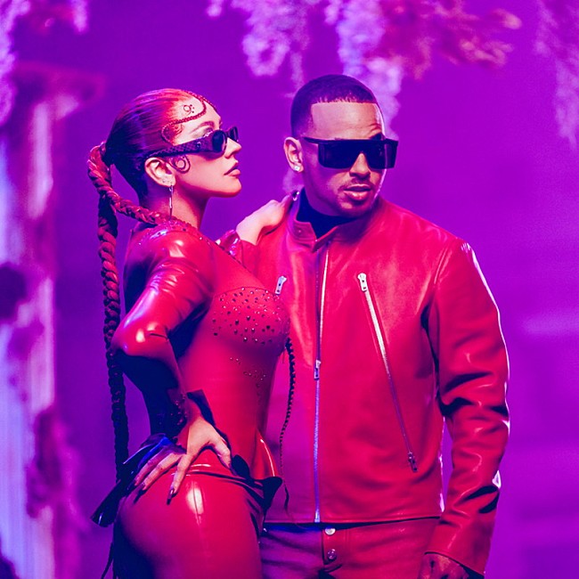 「クリスティーナ・アギレラ feat.オズナ「Santo」」2枚目/4