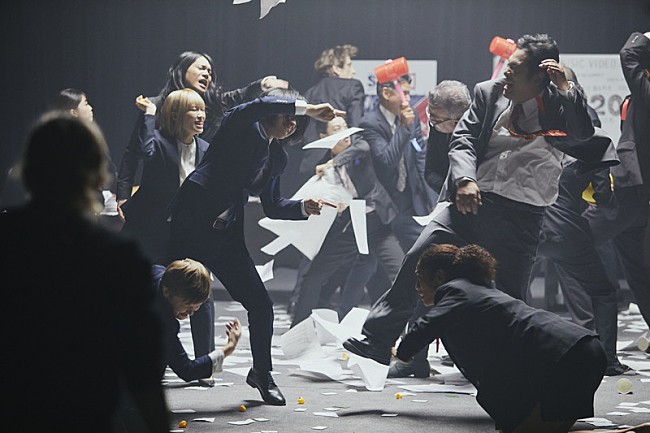 「ヤバイTシャツ屋さん VS 岡崎体育「Beats Per Minute 220」MV」3枚目/7