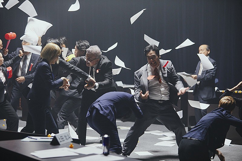 「ヤバイTシャツ屋さん VS 岡崎体育「Beats Per Minute 220」MV」2枚目/7