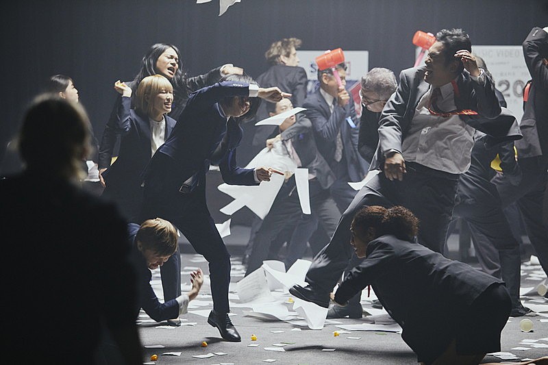 「ヤバイTシャツ屋さん VS 岡崎体育「Beats Per Minute 220」MV」3枚目/7