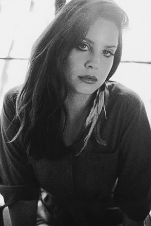 「ラナ・デル・レイ、ゼンデイヤ主演ドラマ『ユーフォリア』サントラから「Watercolor Eyes」公開」