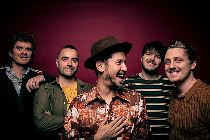 「ママズ・ガン、約4年ぶりとなるニューAL『Cure The Jones』完成」1枚目/2