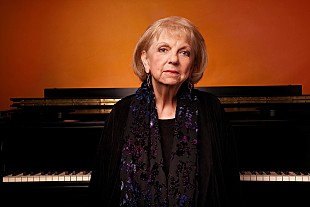 「ジャズ・ピアニストのビージー・アデールが84歳で死去」