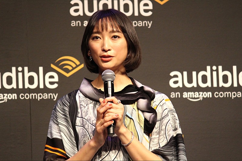 「杏、Amazonオ－ディブルを普段から愛用　「知識をインプットする快感ってすごく大事」」1枚目/1