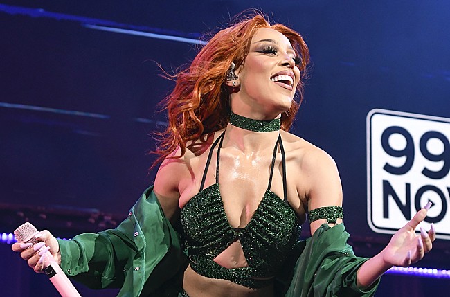 「ドージャ・キャット/ボニー・レイット/フィービー・ブリジャーズなど、米ビルボード【2022ウィメン・イン・ミュージック・アワード】で表彰」1枚目/1