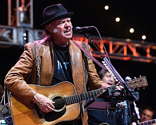 「ニール・ヤングの楽曲を削除したSpotifyをファンが批判」