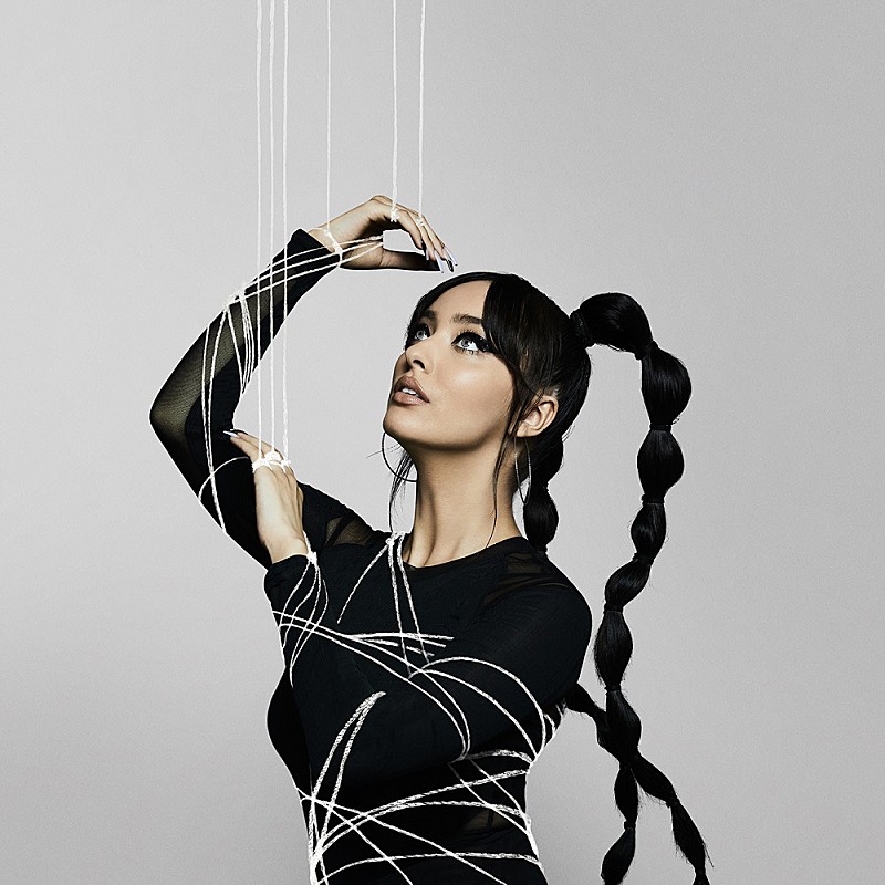 「フォージア、“操り人形にはならない”と歌うエンパワーメント・ソング「パペット」のMV解禁」1枚目/3