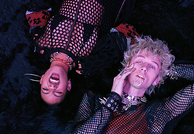 「マシン・ガン・ケリー＆ウィロー、新曲で“気になって仕方ない”エモ・ガールへの気持ちを歌う」1枚目/3