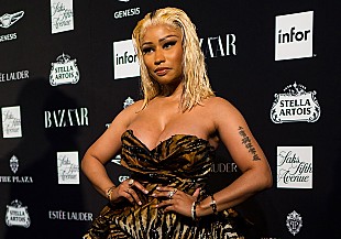 「ニッキー・ミナージュ、アデルのモノマネ披露＆ニューALを年内にリリースすると話す」