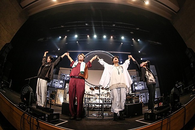 「＜ライブレポート＞THE ORAL CIGARETTES初の全国ホールツアー、新たな“番狂わせ”の幕開け」1枚目/20