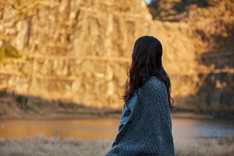 「sino R fineが歌うNetflixシリーズ『金魚妻』主題歌「Crazy for you」公開」1枚目/3