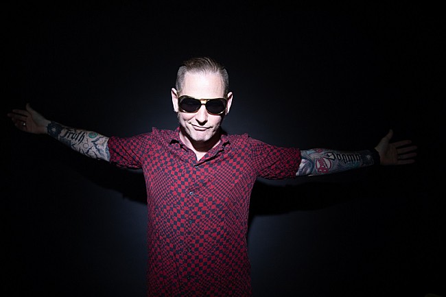 「コリィ・テイラー、最新ALから「オン・ザ・ダーク・サイド」のカバー曲を先行配信」1枚目/2