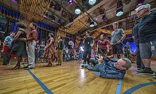 「スティーブン・スピルバーグ監督『ウエスト・サイド・ストーリー』の裏側を見せる特別映像」