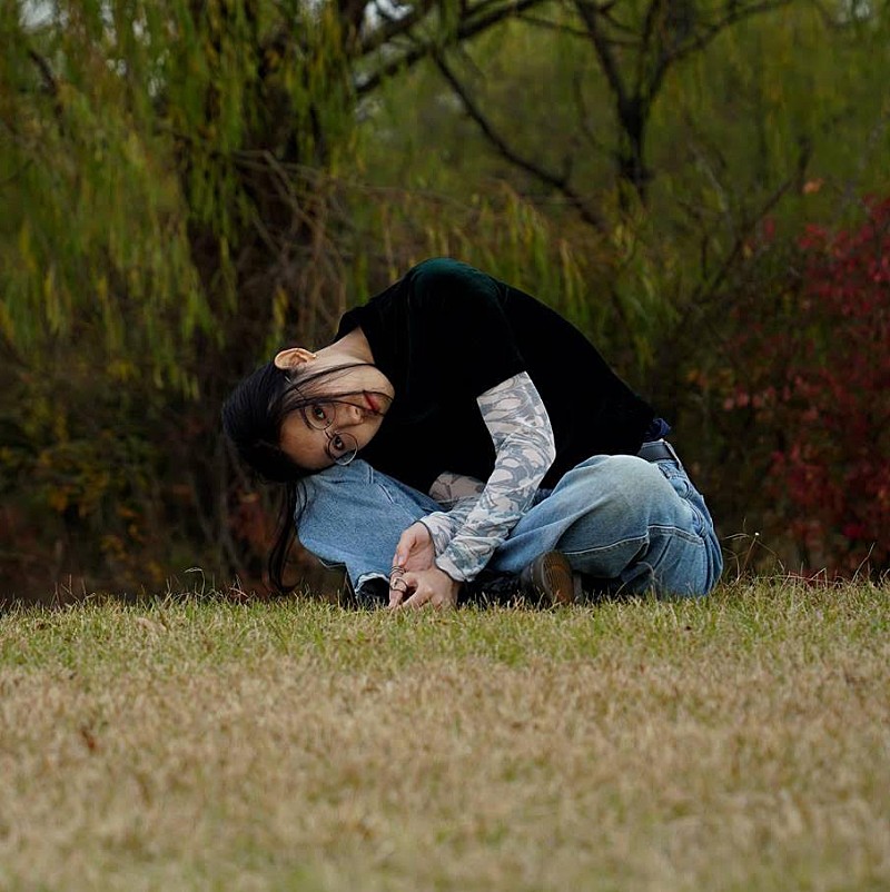 Mothfly、神秘的で暖かなサウンドのデビューSg「Pure」公開