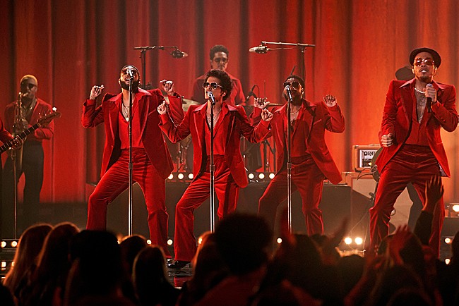 「＜ライブレポート＞シルク・ソニック、25日間の米ラスベガス常設公演が華々しく開幕」1枚目/1