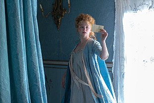 「ミュージカル映画『シラノ』、ヘイリー・ベネットの歌唱シーン捉えた本編映像公開」