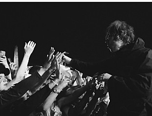 「リアム・ギャラガー、最新シングル「エヴリシングズ・エレクトリック」のMV解禁」